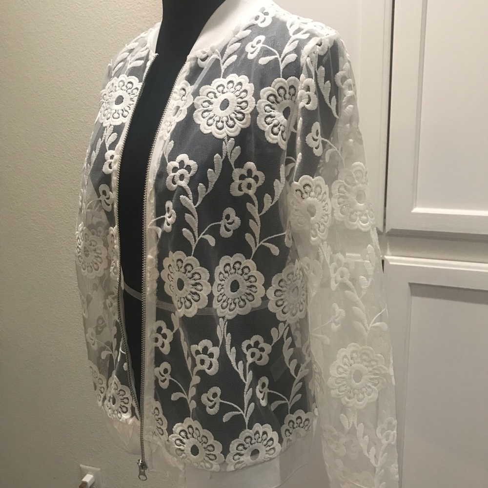 Capri white lace bomber jacket - size Small -NWT